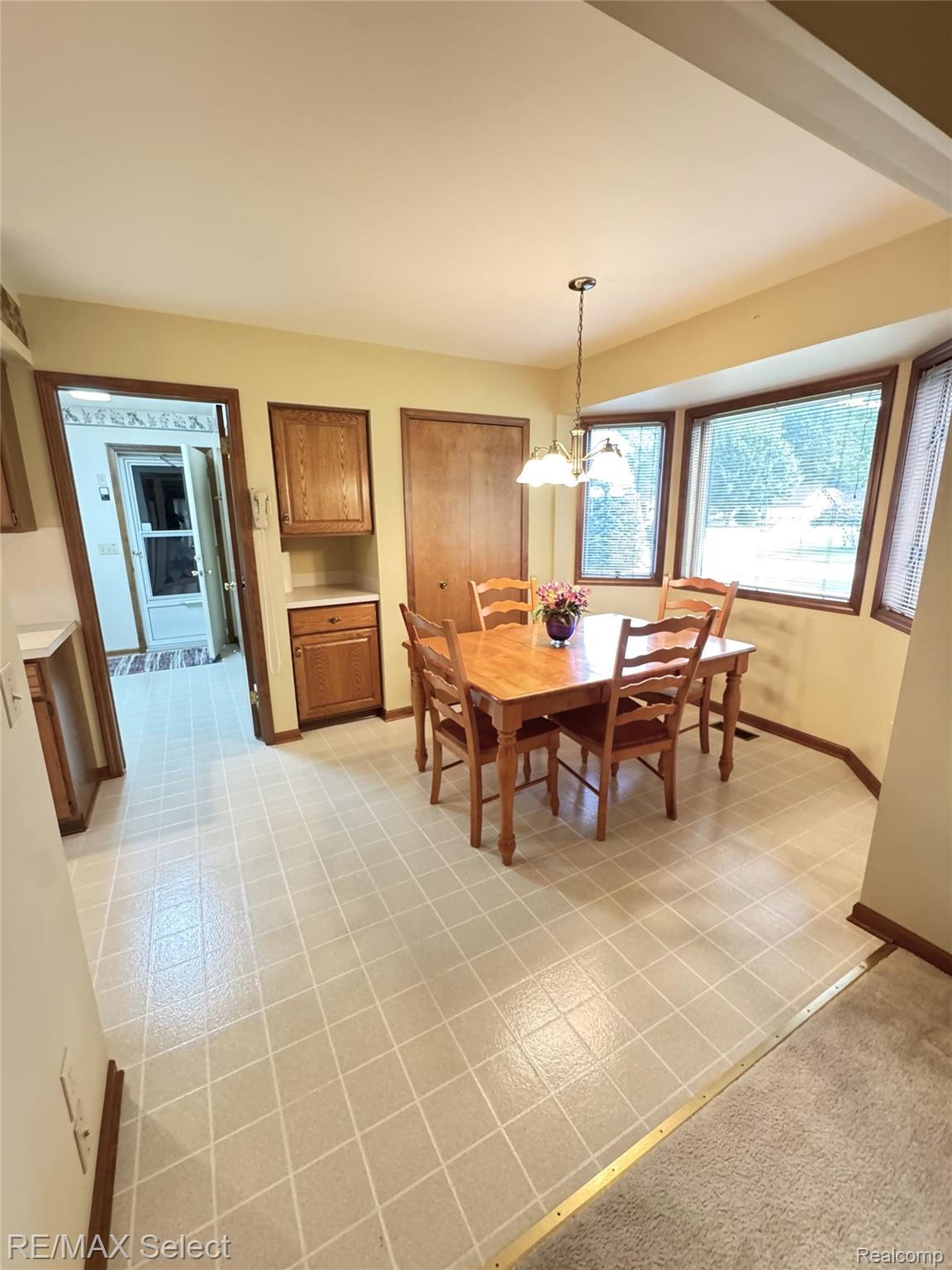 6060 Oak Creek Drive