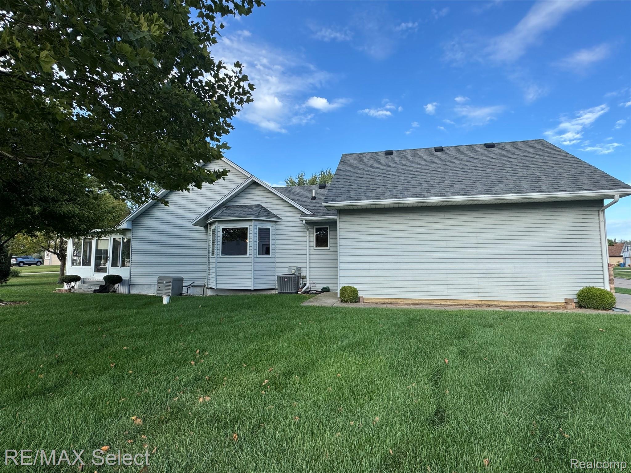 6060 Oak Creek Drive