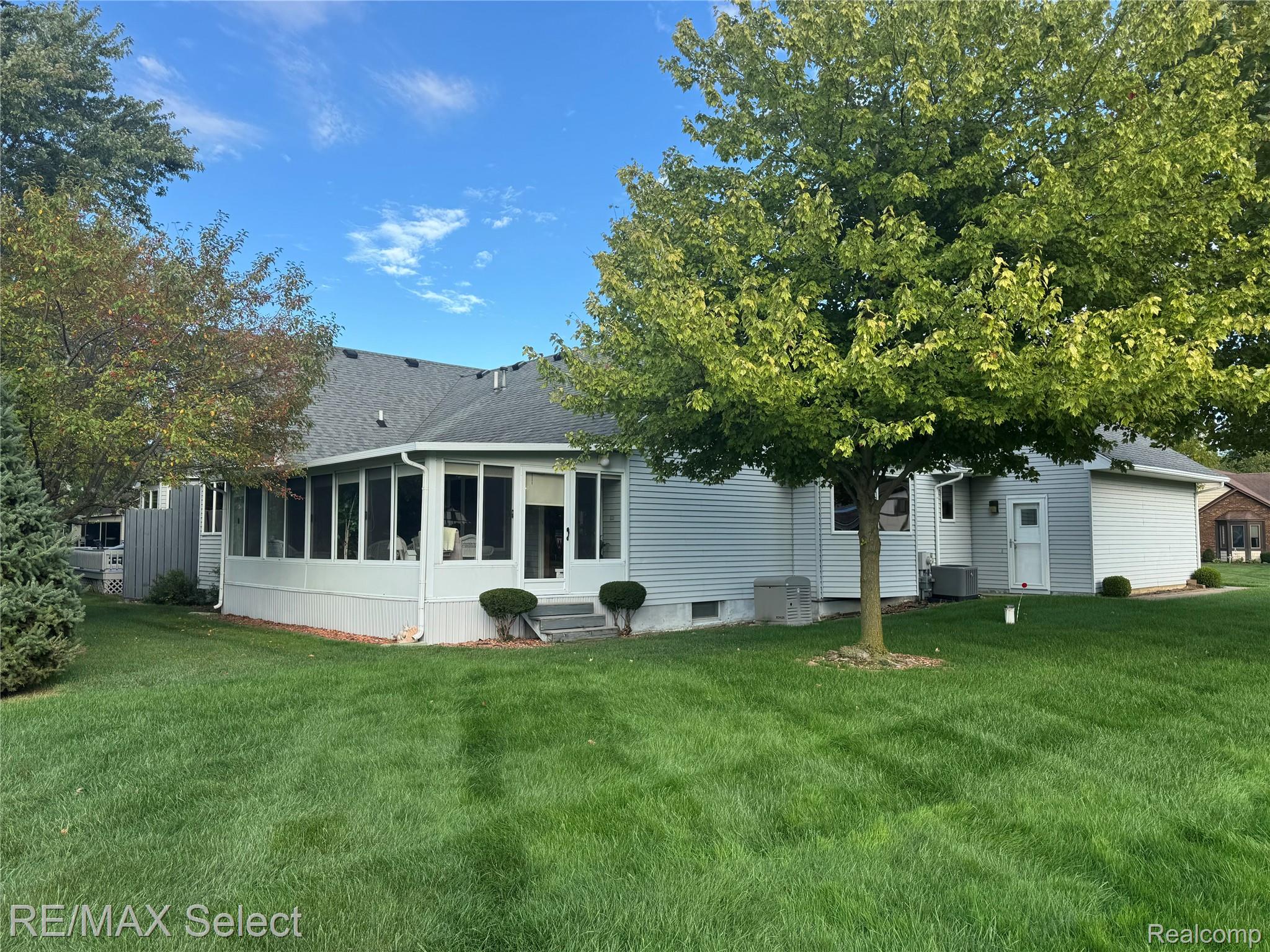 6060 Oak Creek Drive