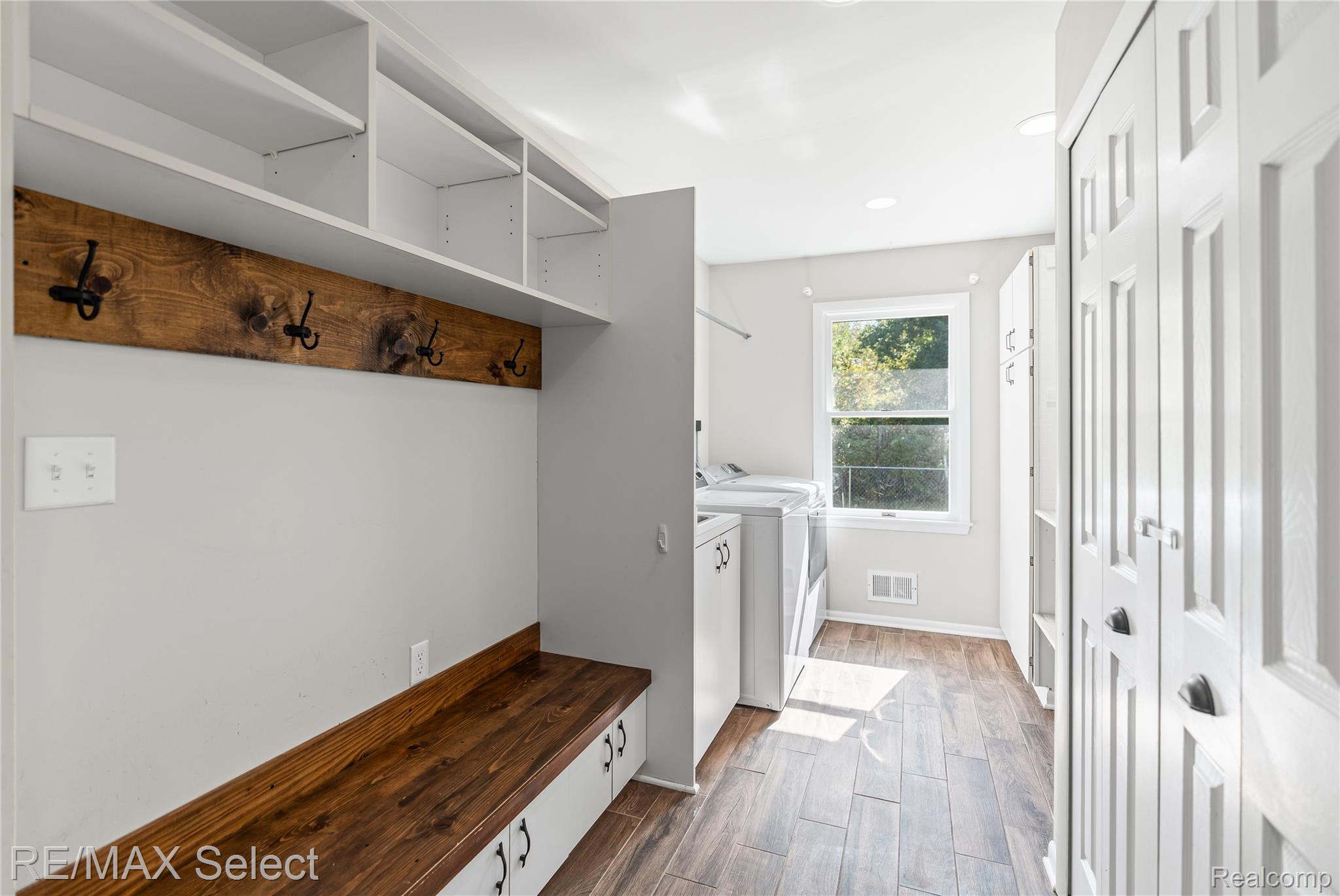 6056 Atlas Road