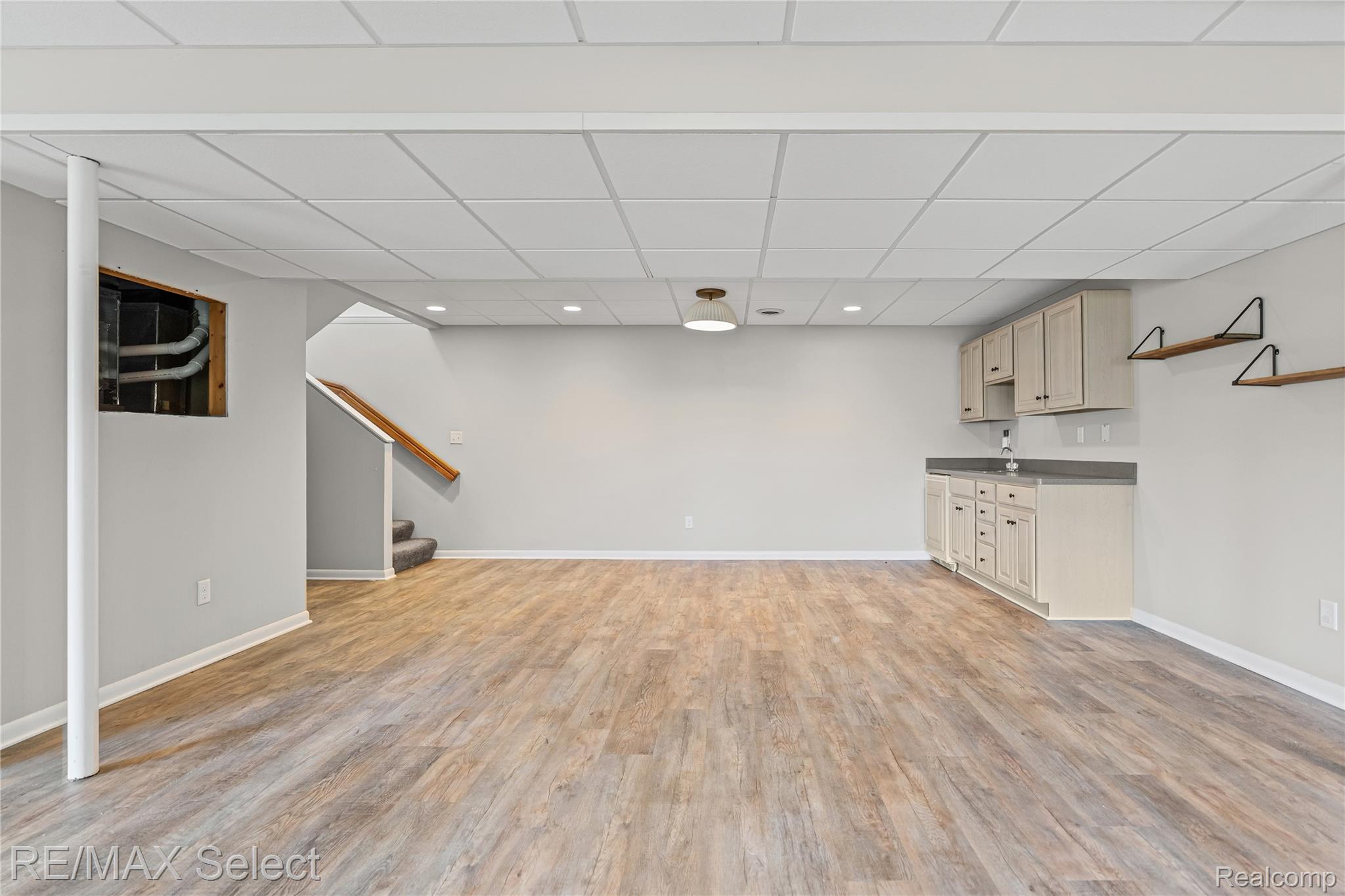 6056 Atlas Road
