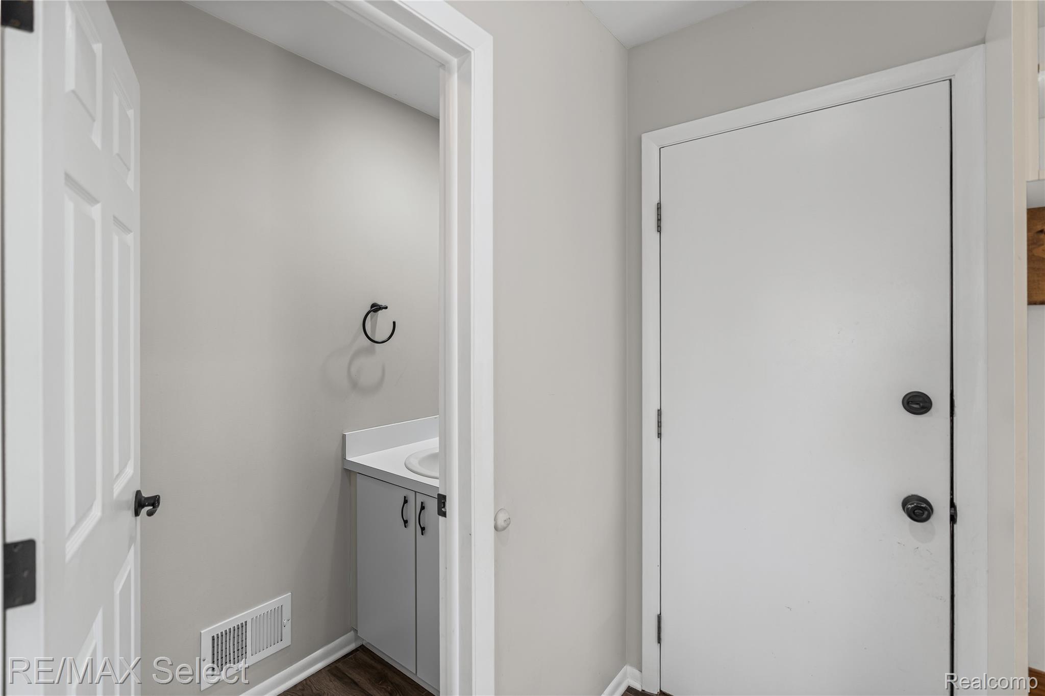 6056 Atlas Road