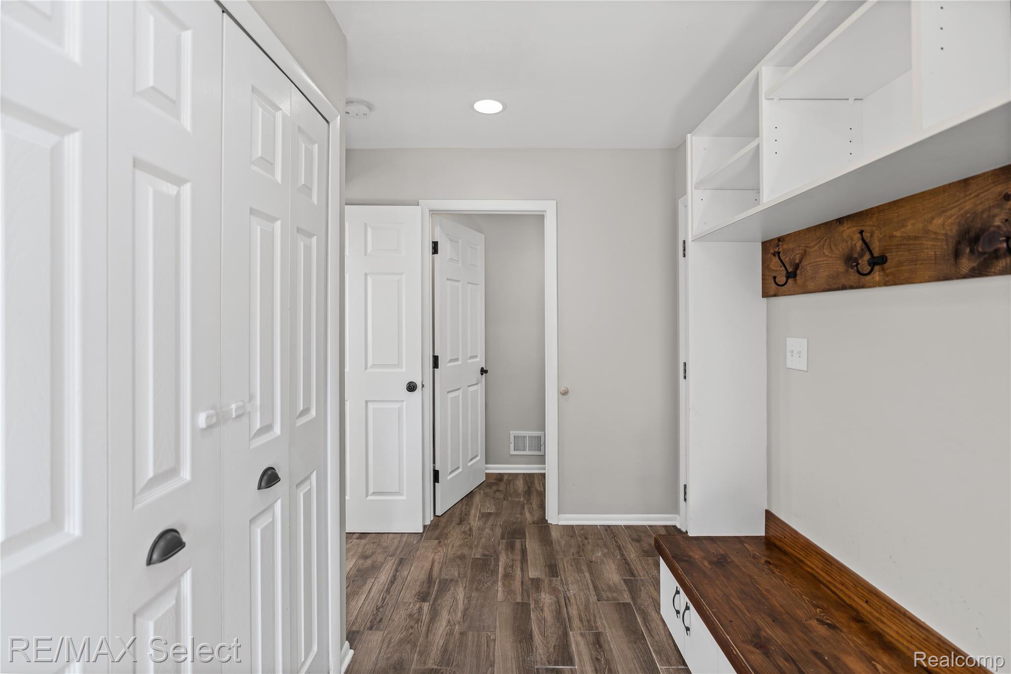 6056 Atlas Road