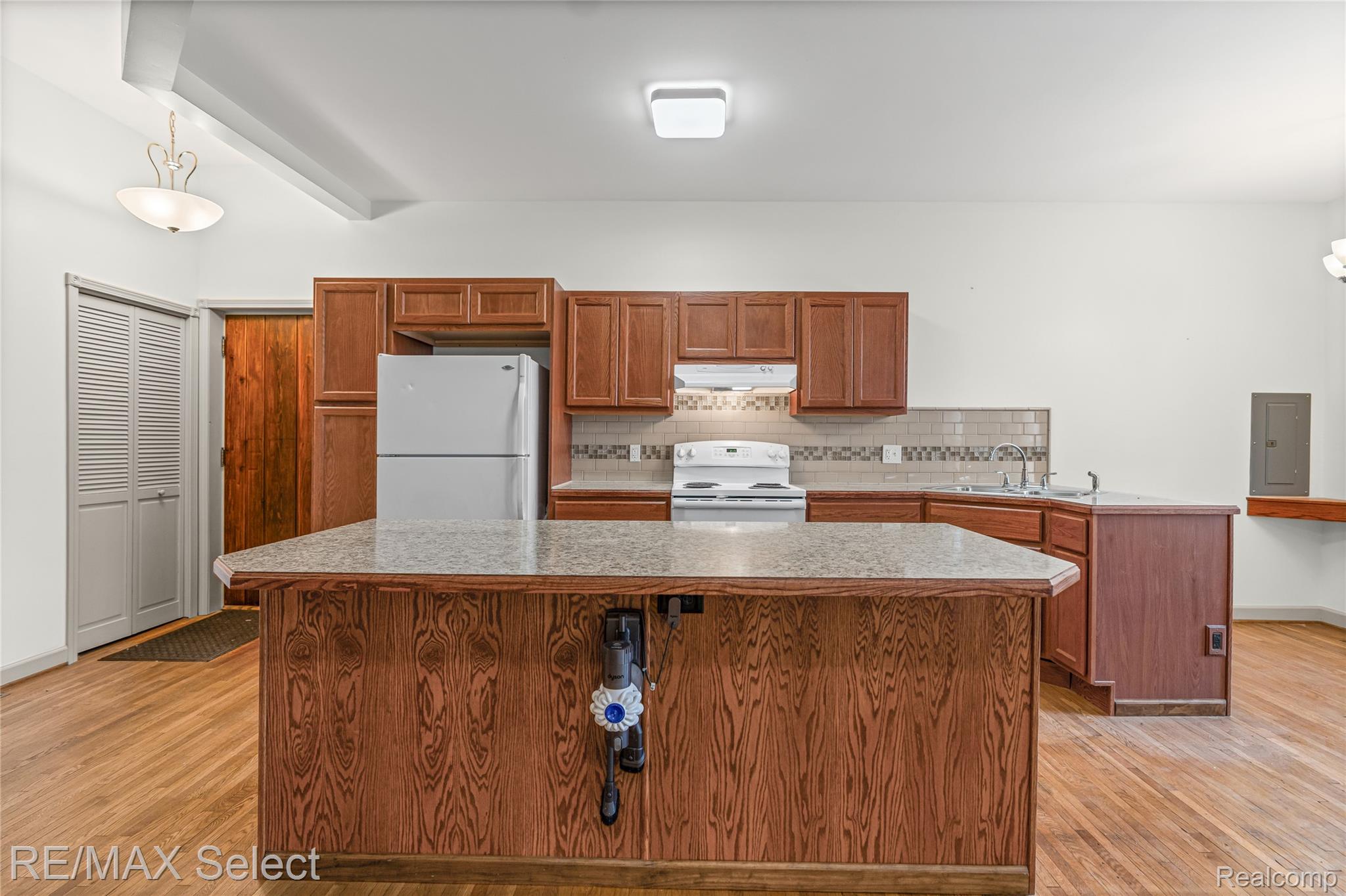 106 S Leroy Street B