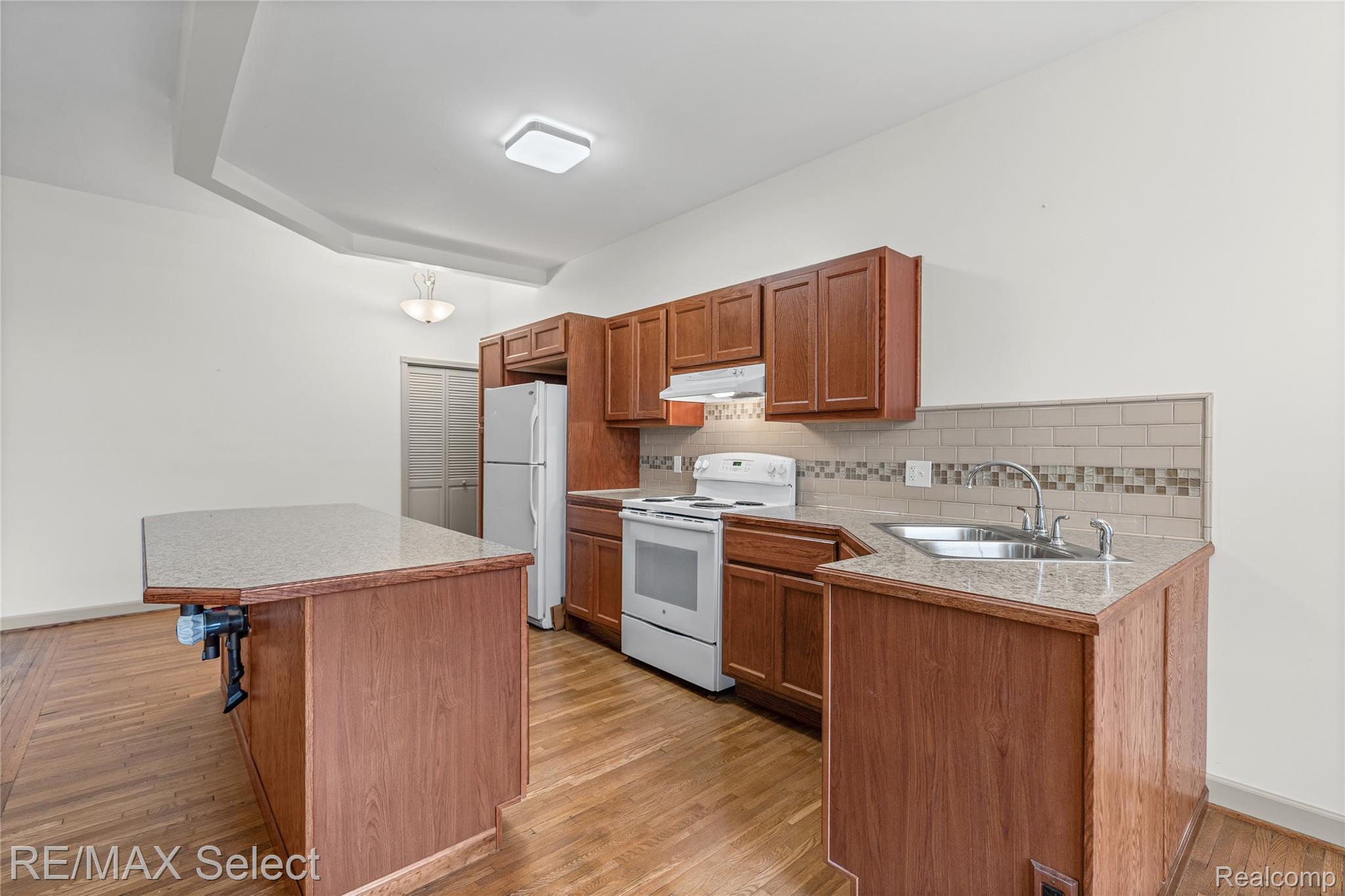 106 S Leroy Street B