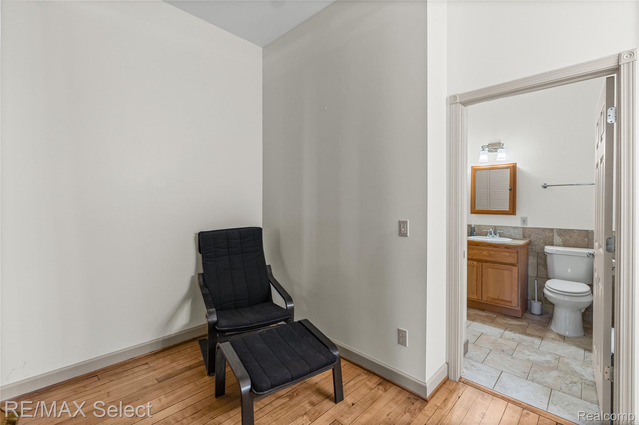 106 S Leroy Street B