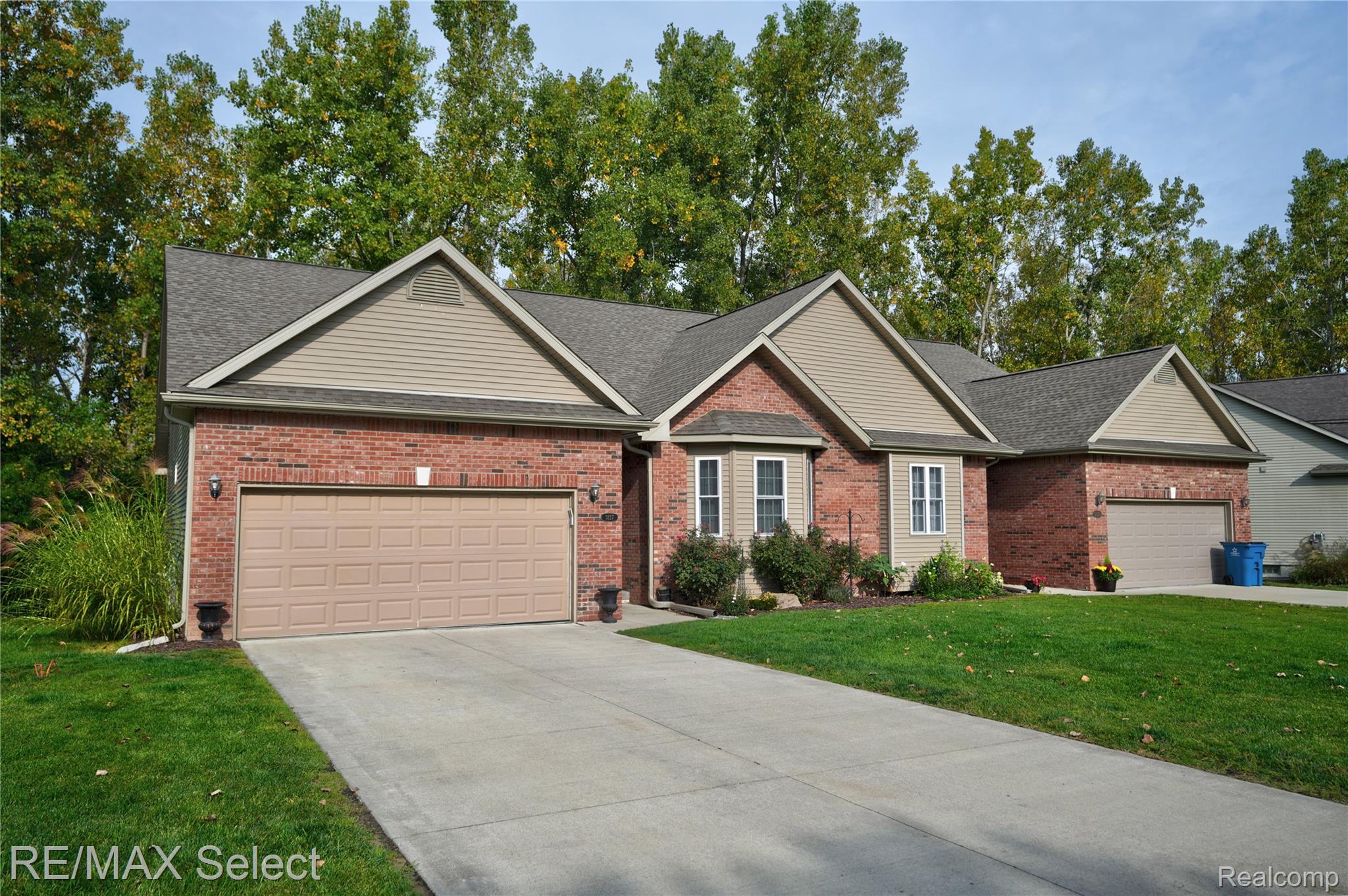 3127 Harbor Pointe Circle