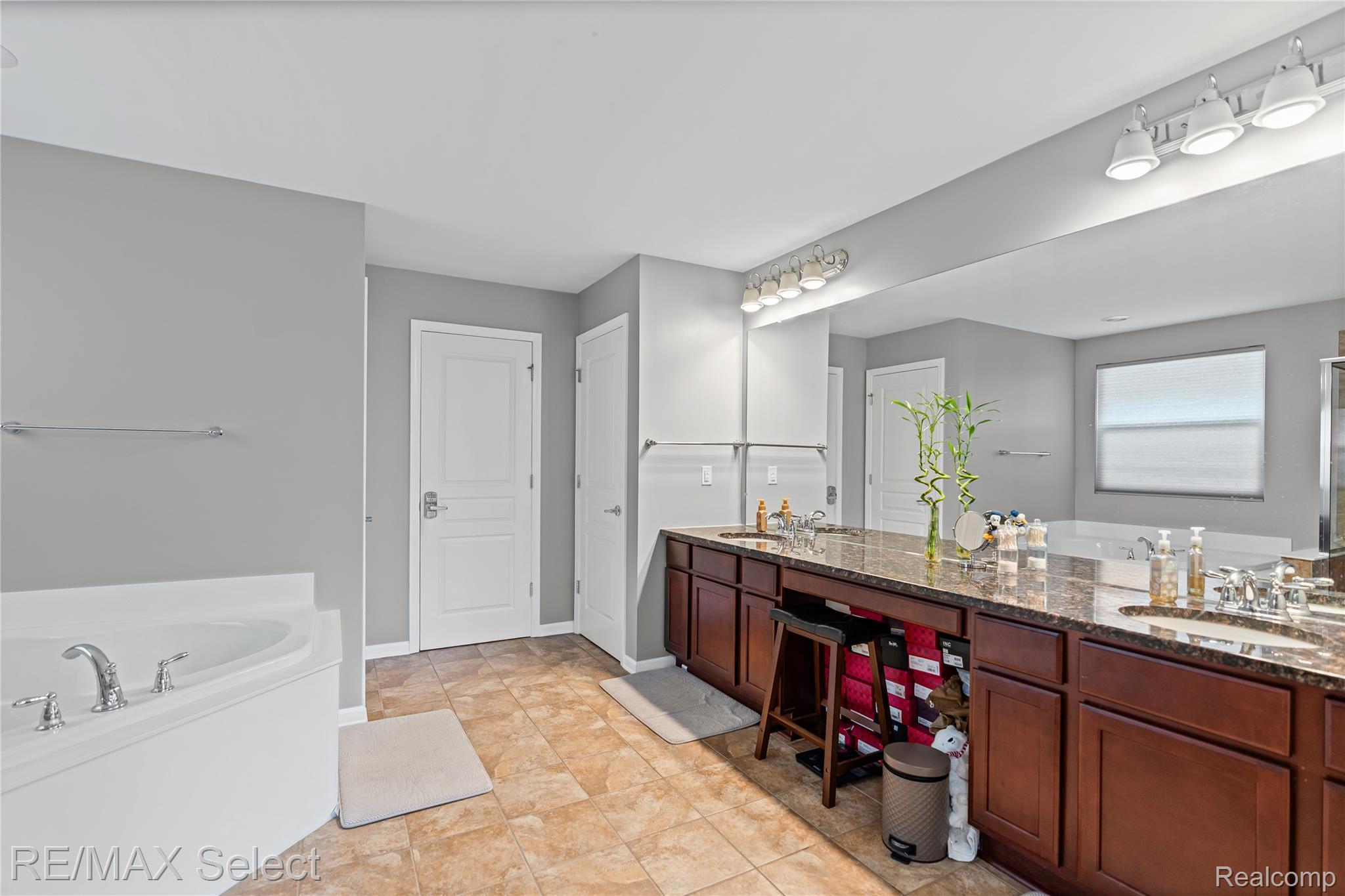 6363 Amber Lane