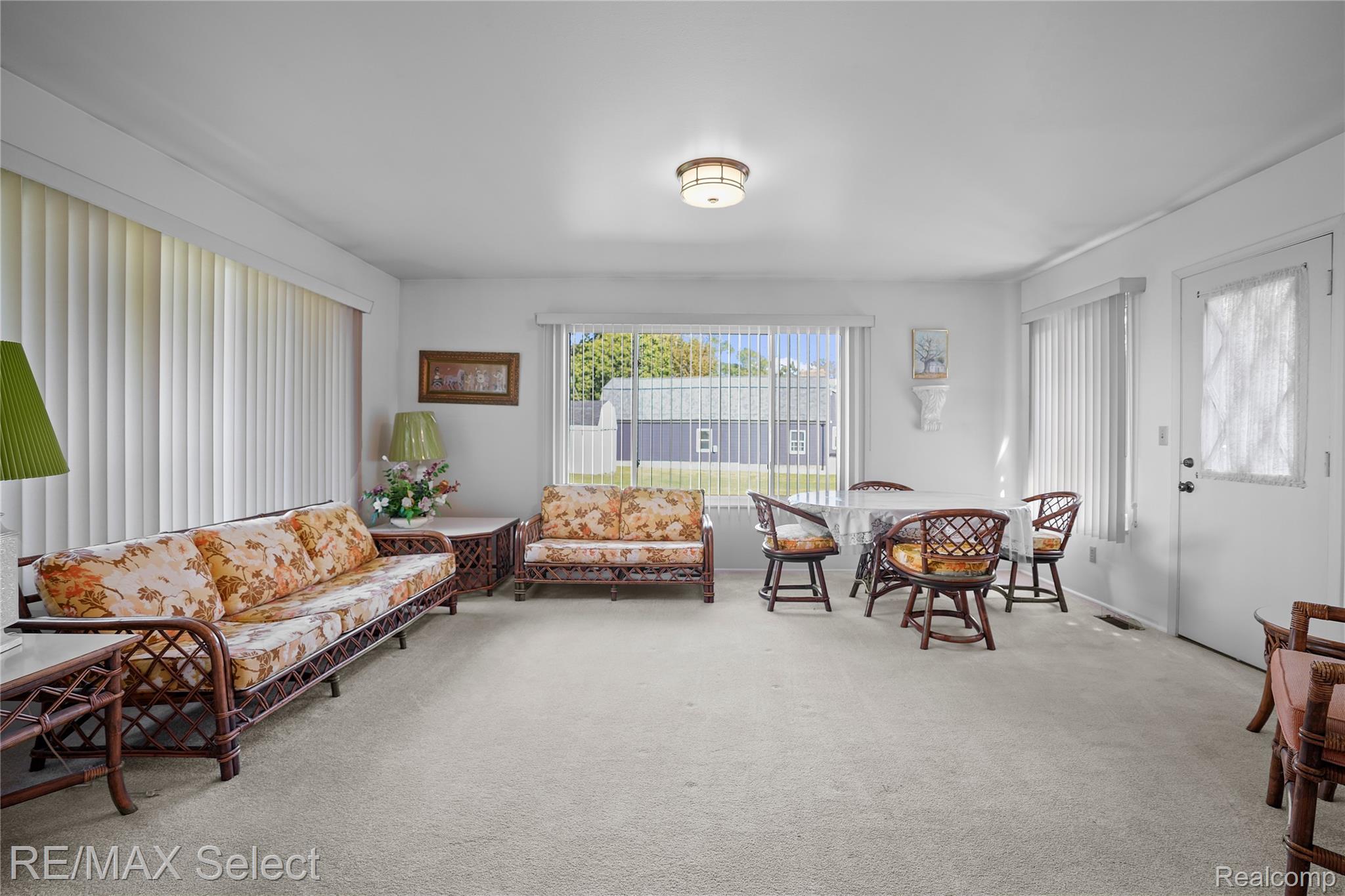 4290 Hedgethorn Circle
