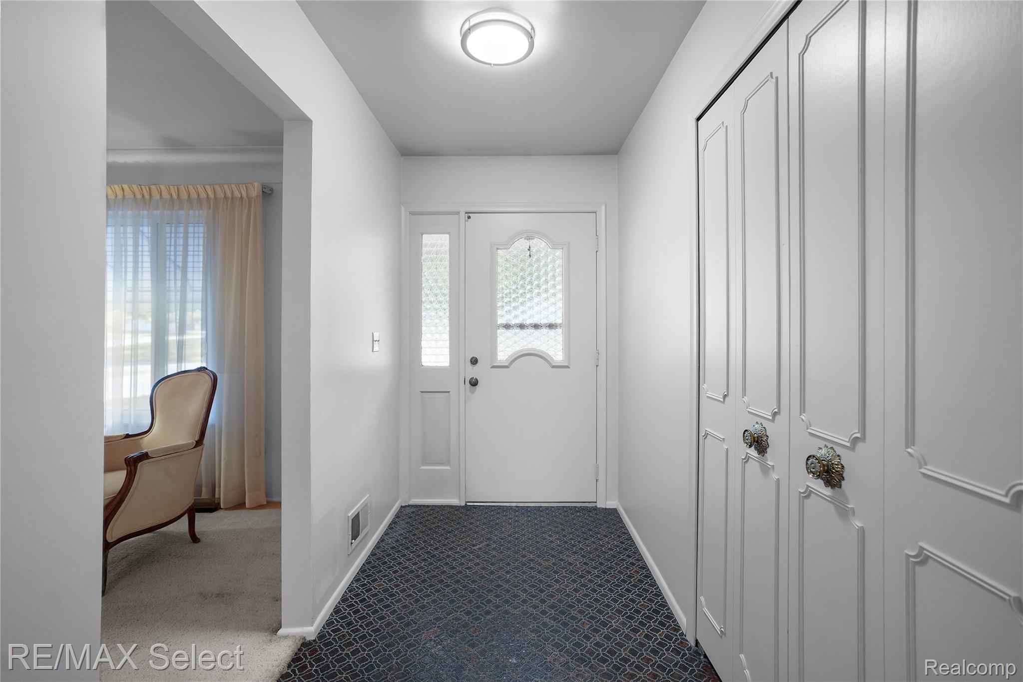 4290 Hedgethorn Circle