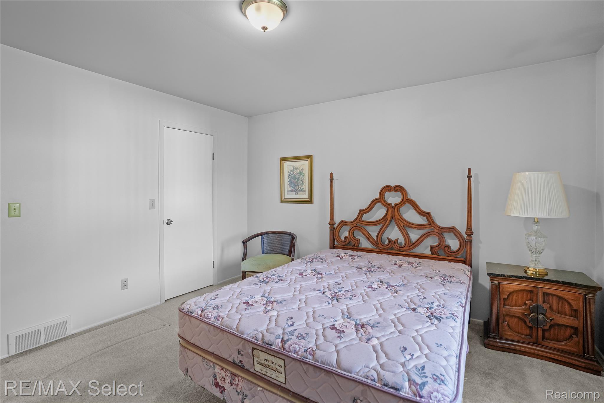 4290 Hedgethorn Circle