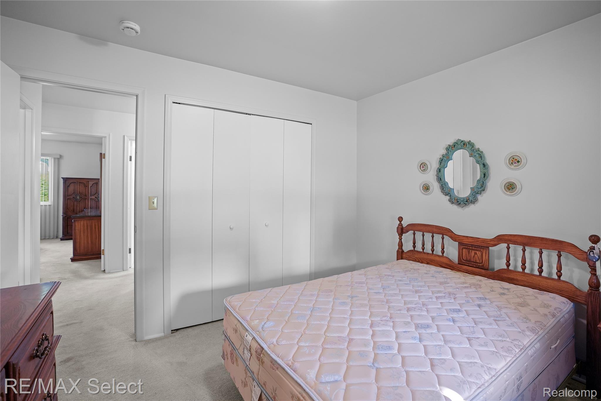 4290 Hedgethorn Circle