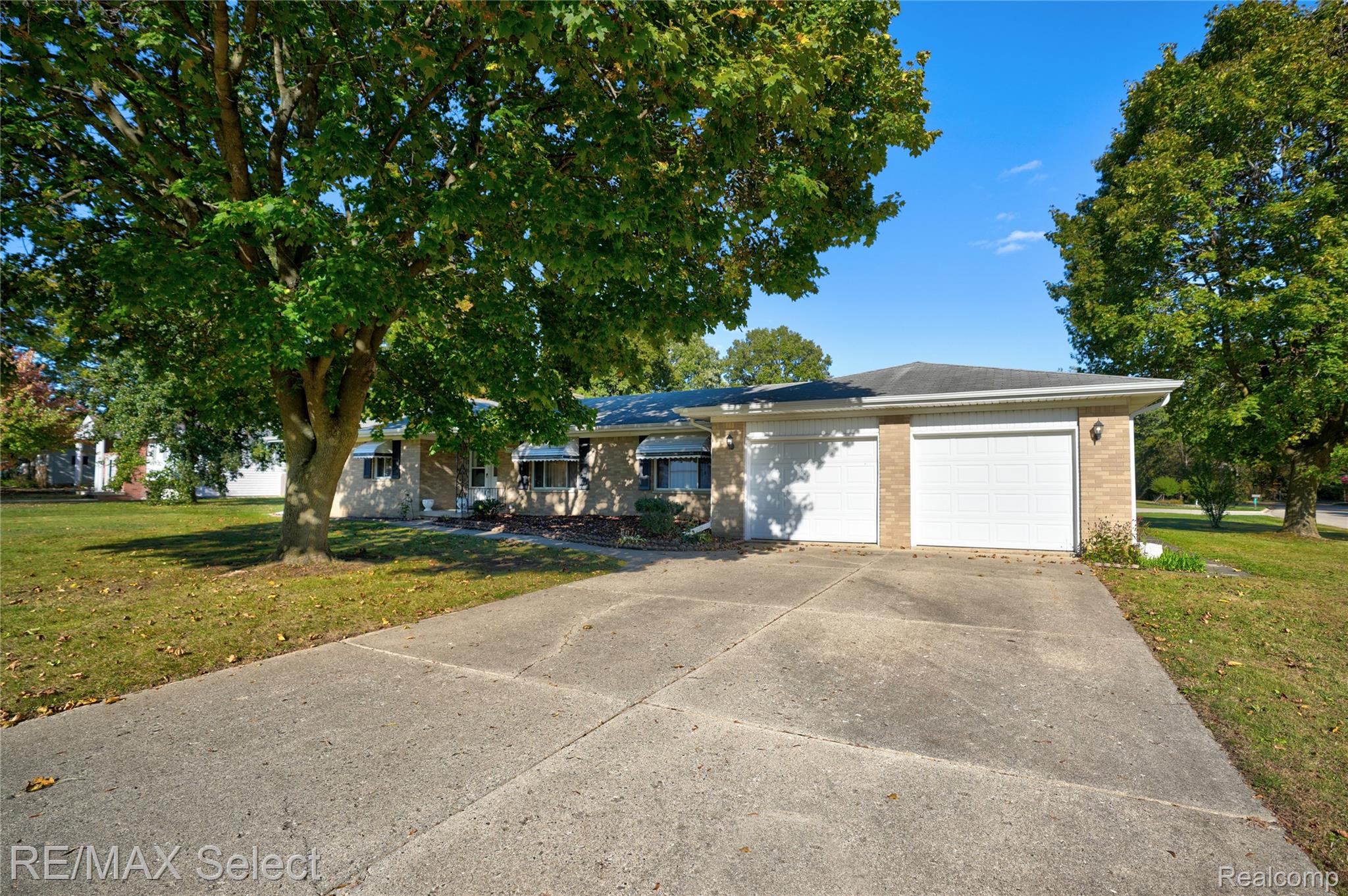 4290 Hedgethorn Circle