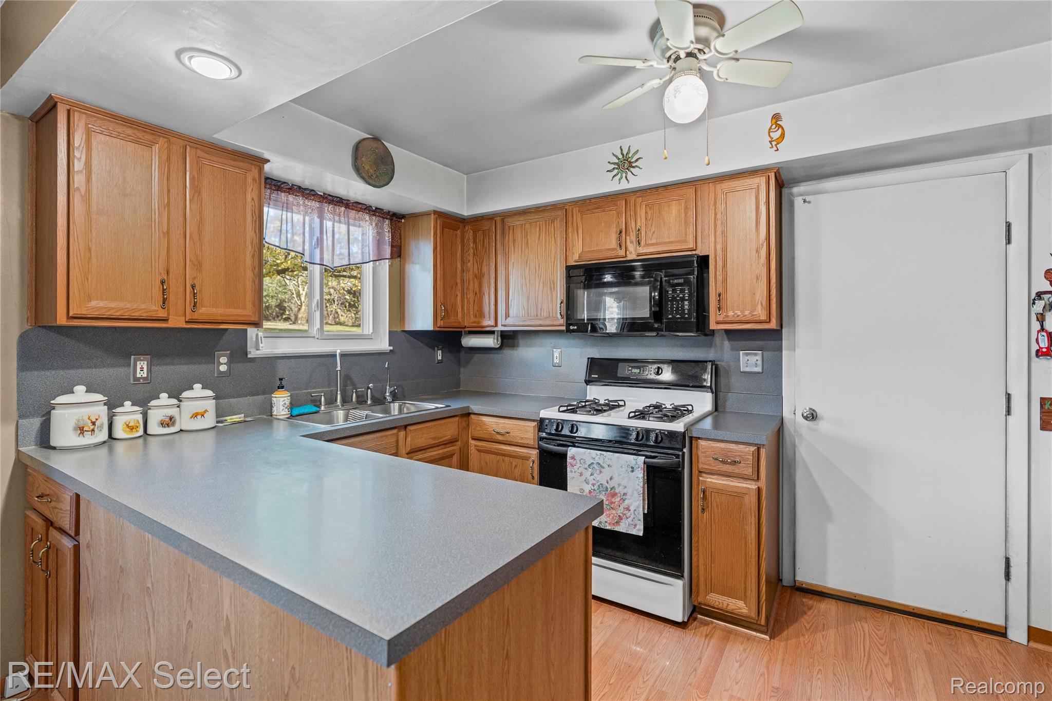 550 W Rose Center Road