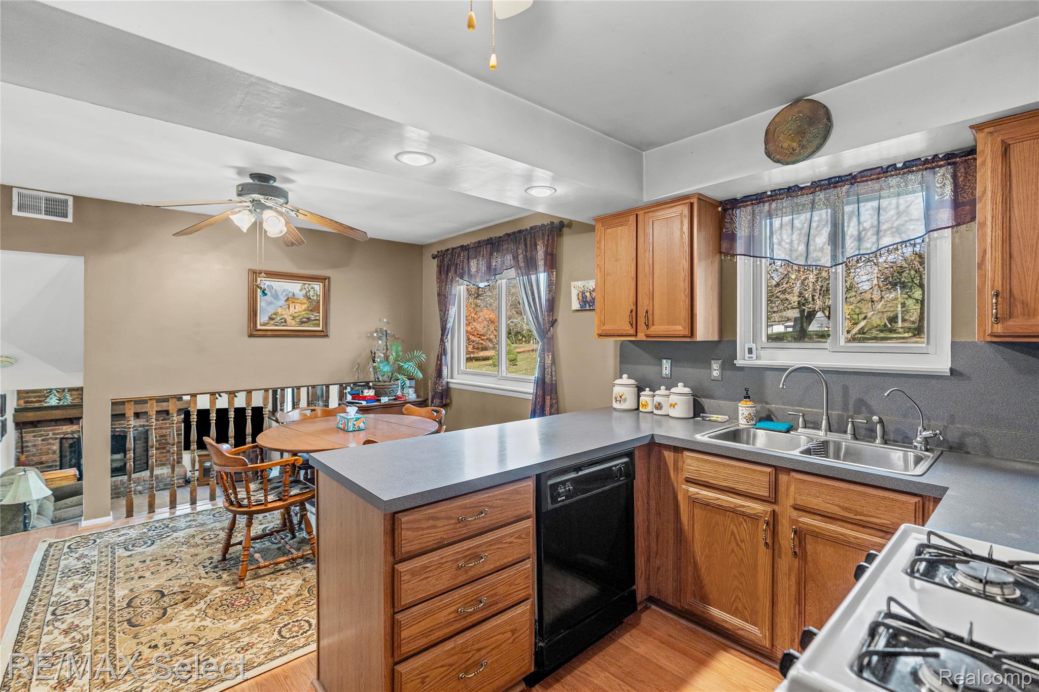 550 W Rose Center Road