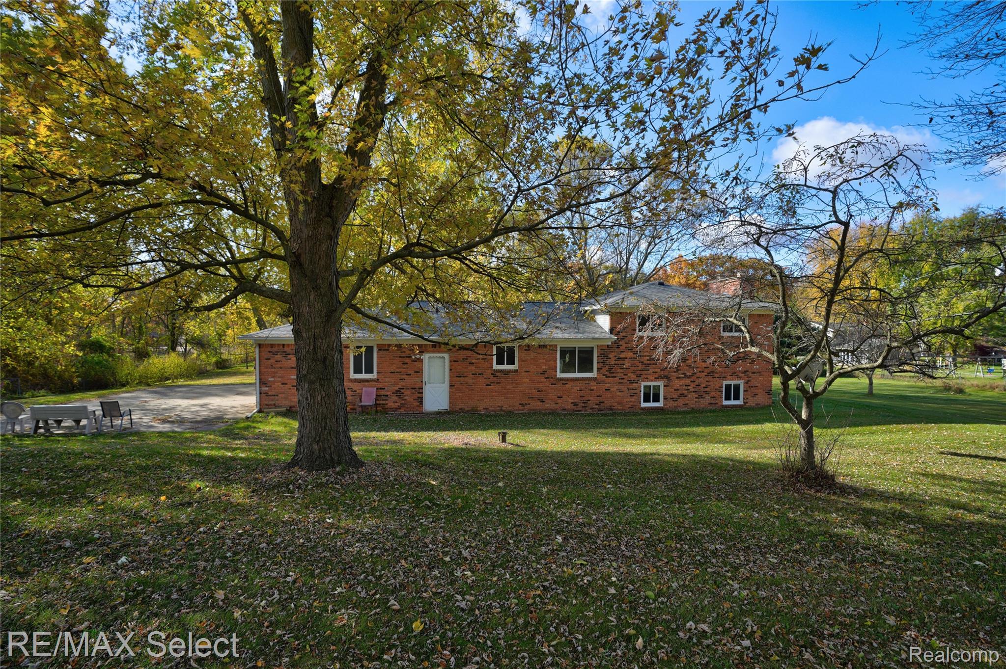 550 W Rose Center Road