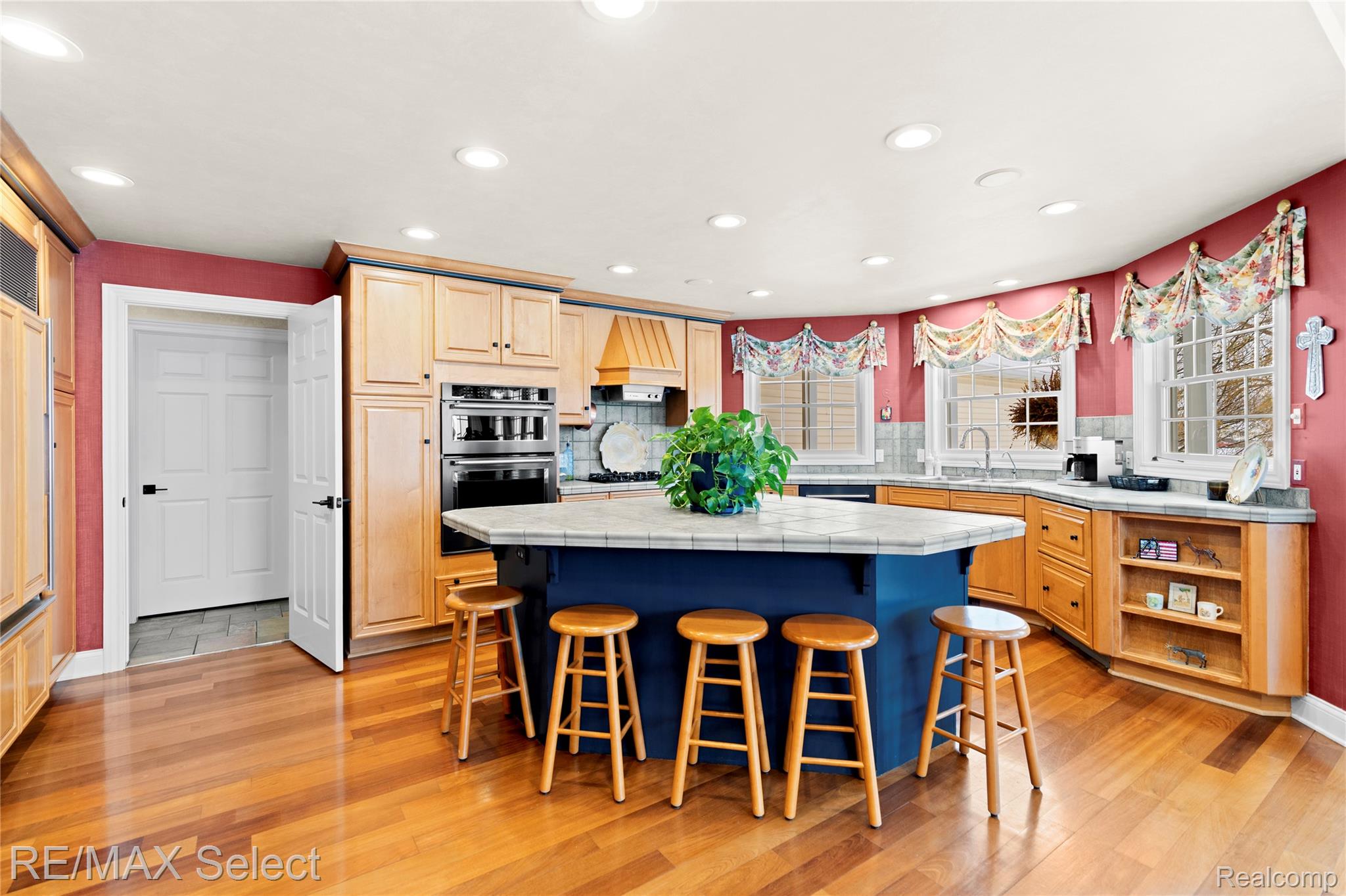 8211 Burleigh Road