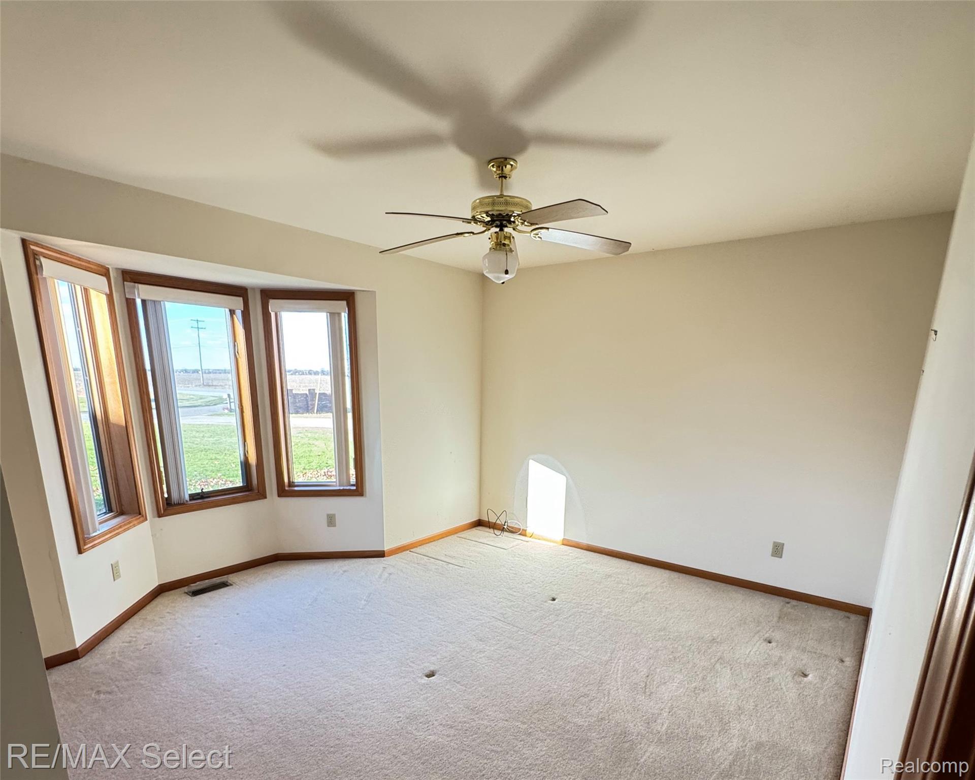 6011 Oak Creek Drive