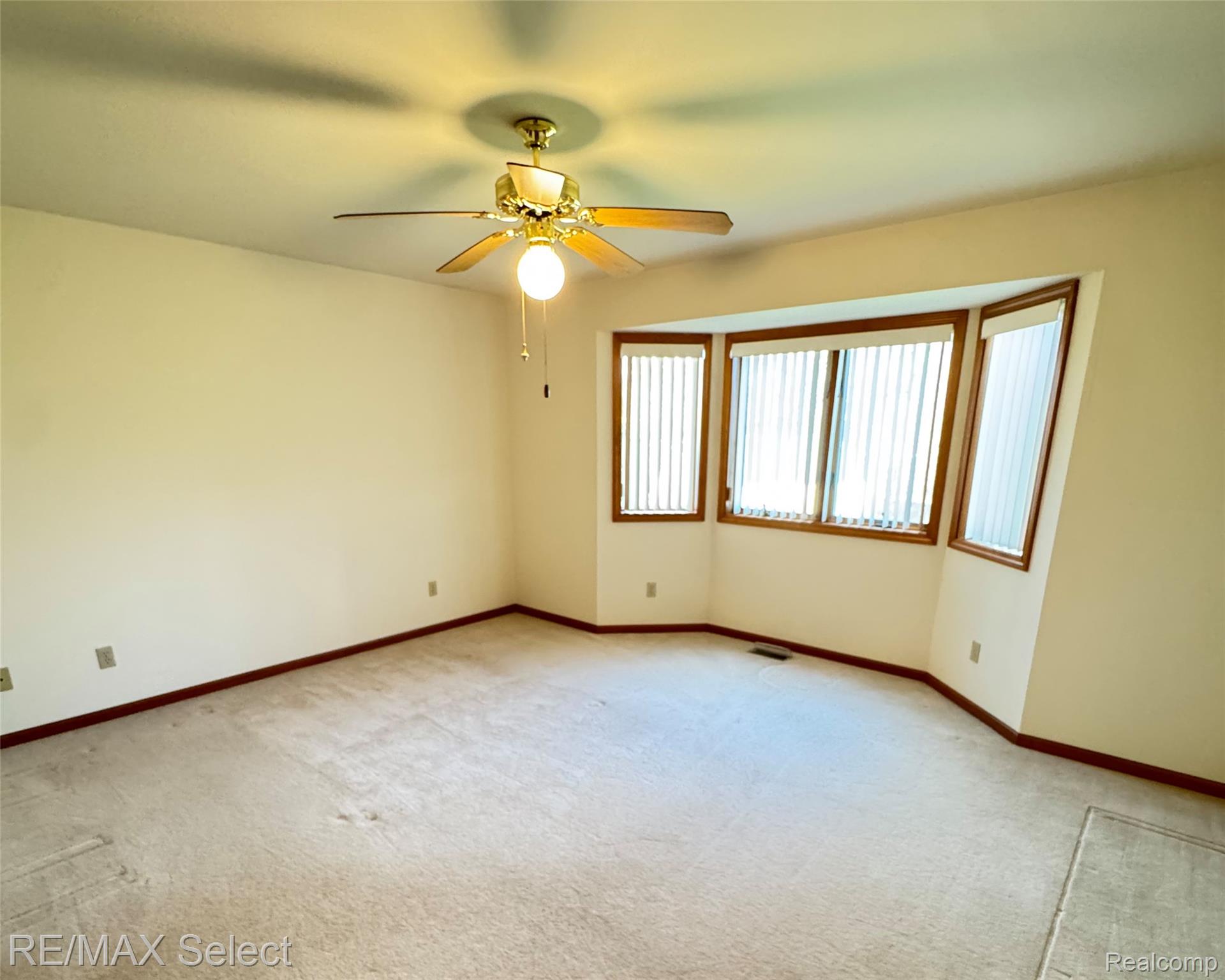 6011 Oak Creek Drive