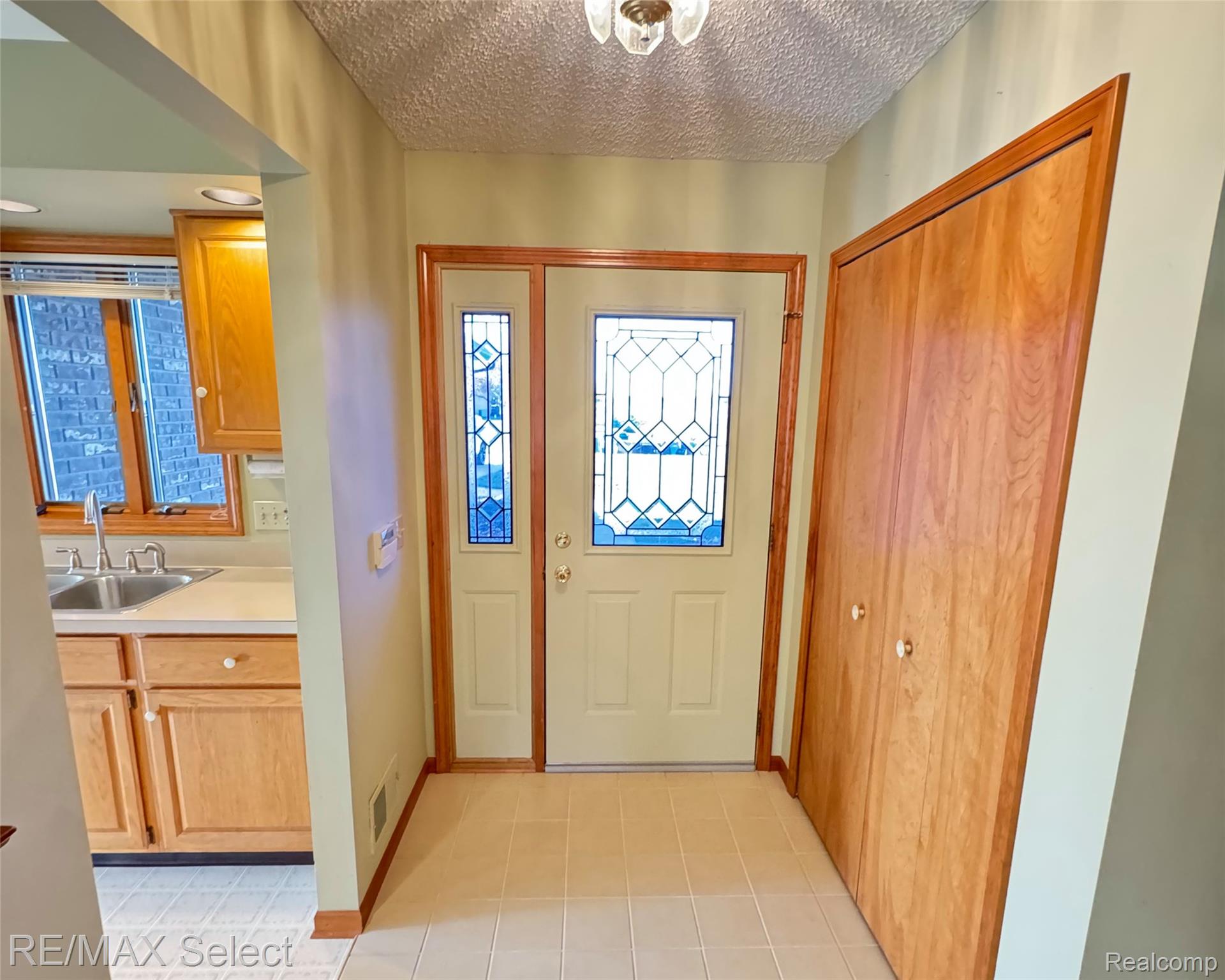 6011 Oak Creek Drive