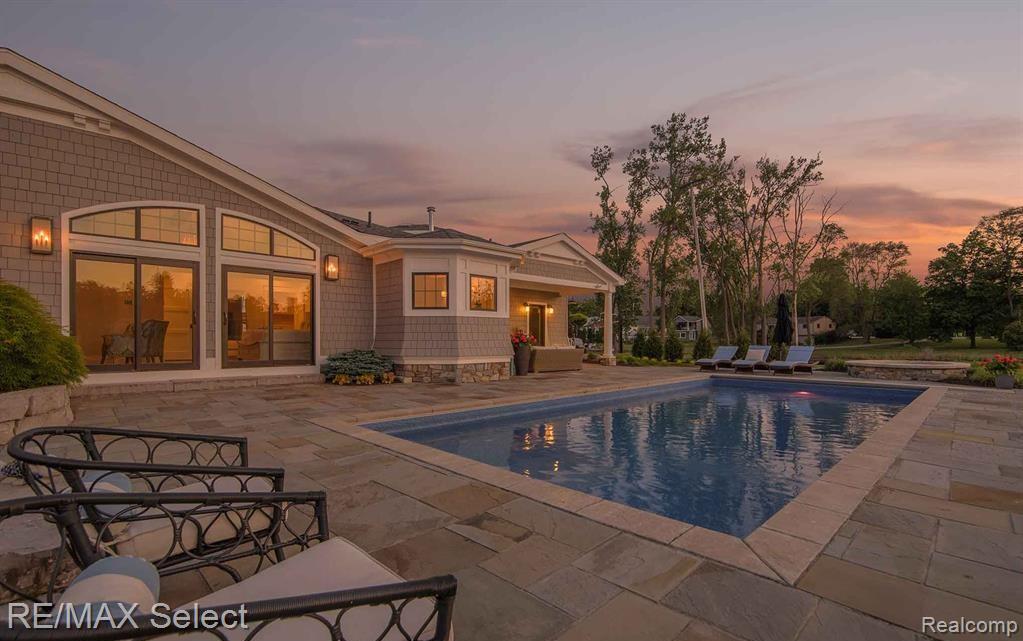 2210 Island Shore Drive