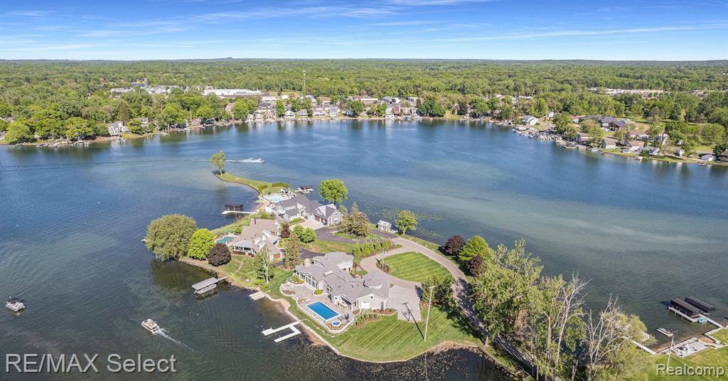 2210 Island Shore Drive