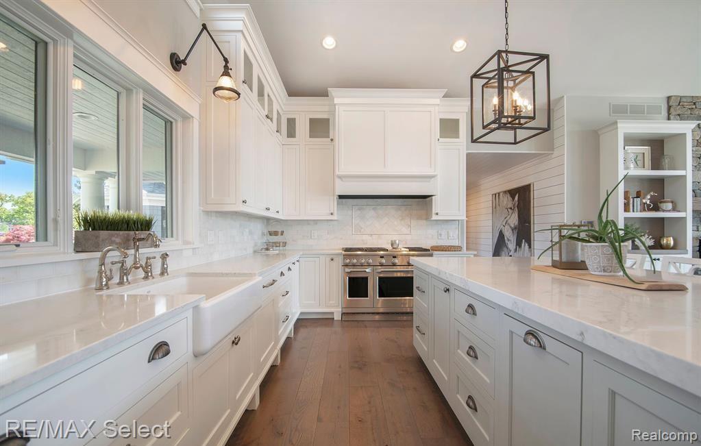 2210 Island Shore Drive