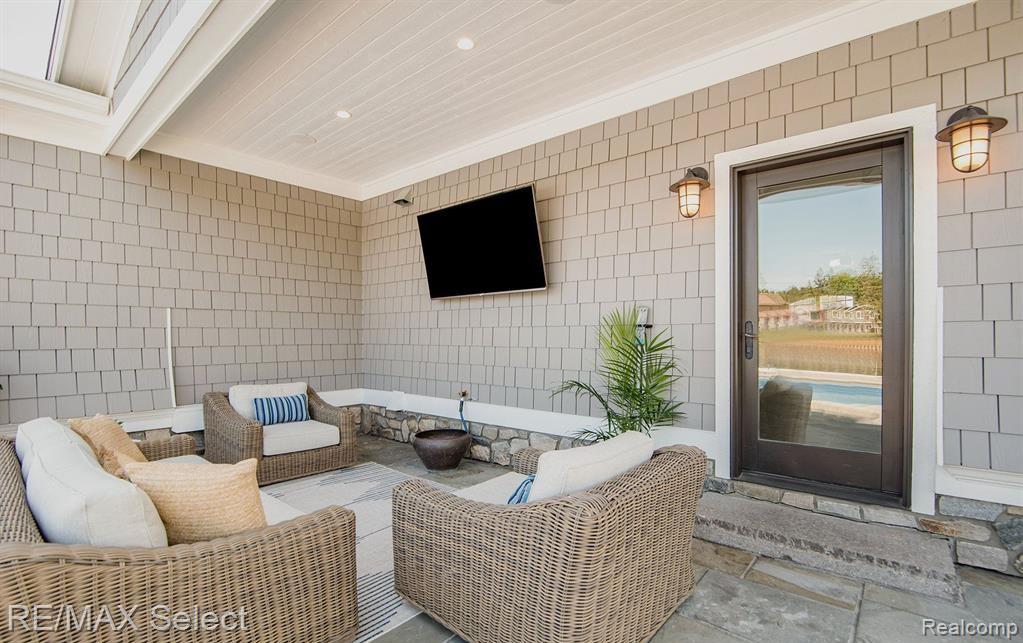 2210 Island Shore Drive