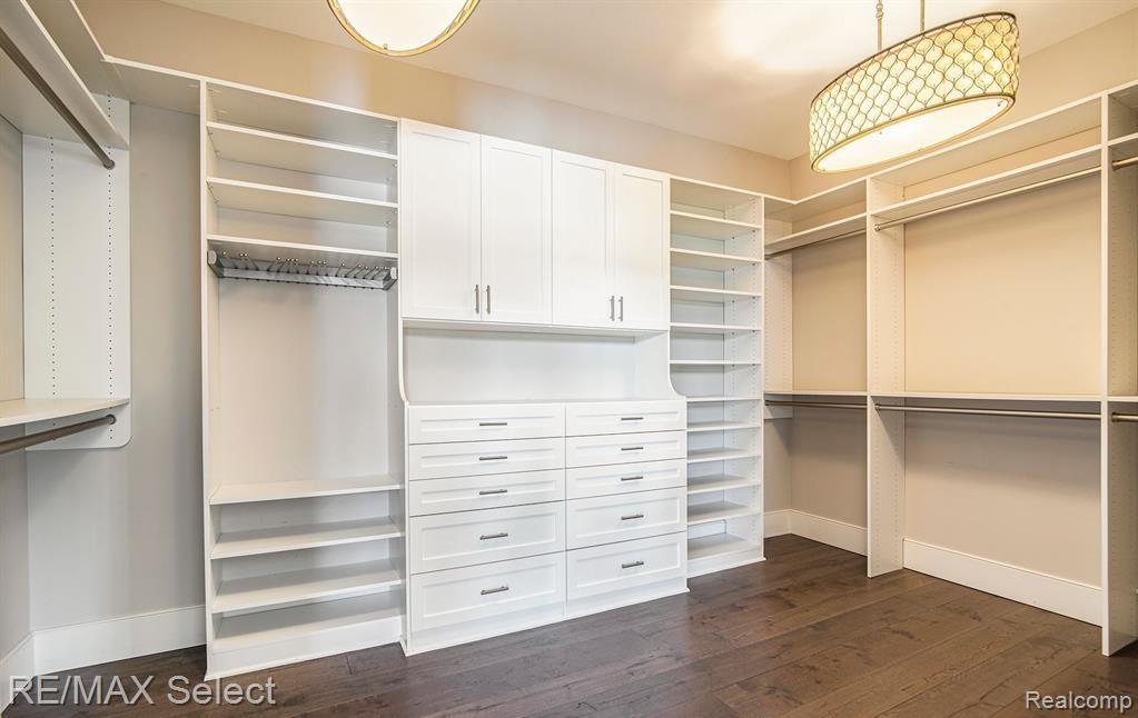 2210 Island Shore Drive