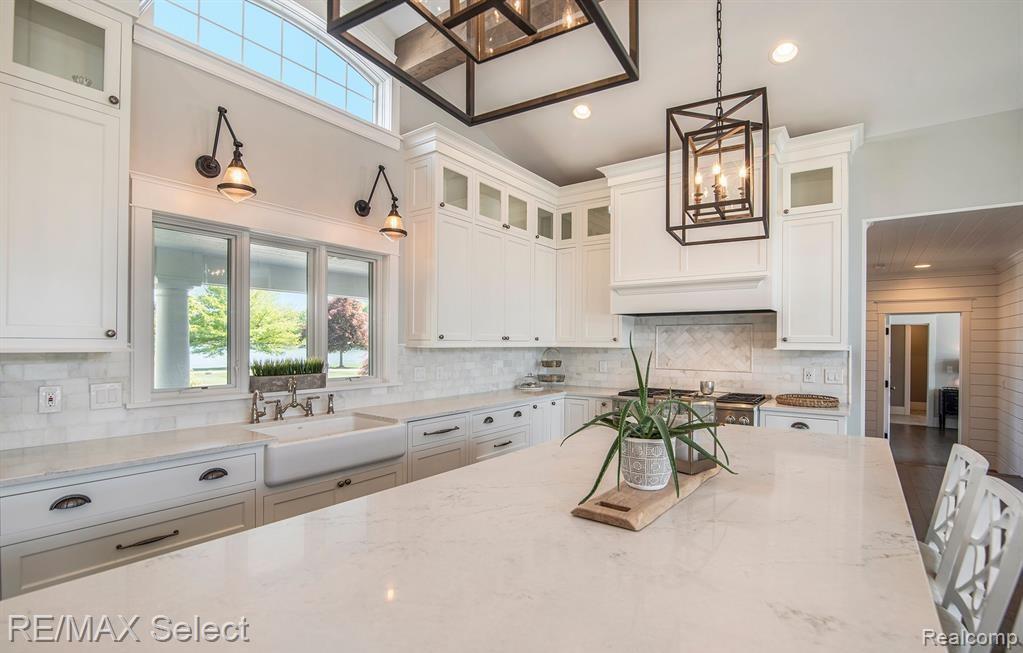 2210 Island Shore Drive