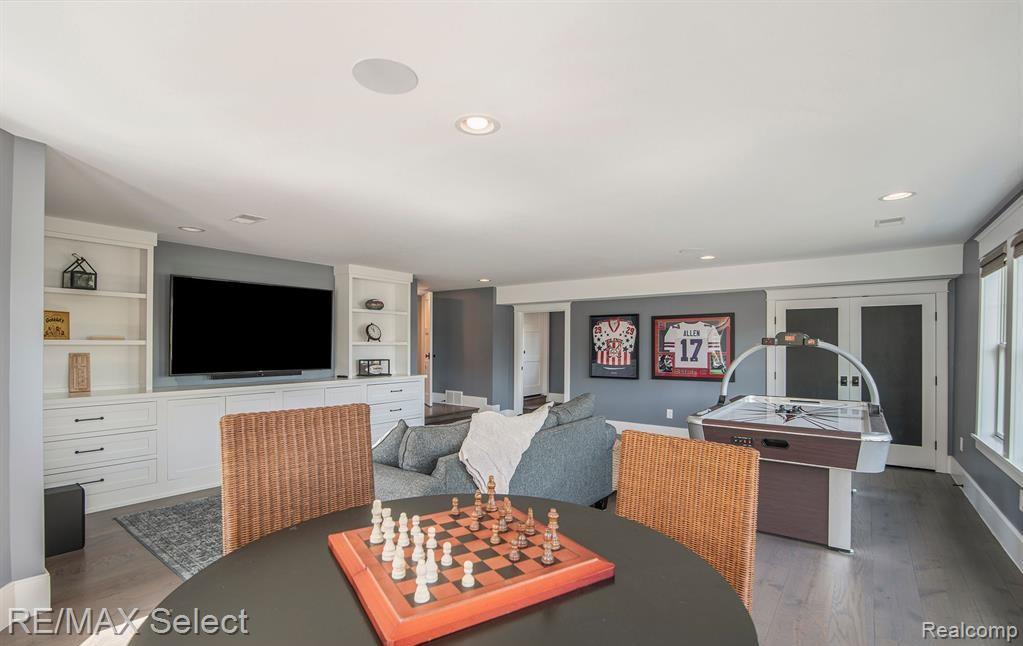 2210 Island Shore Drive