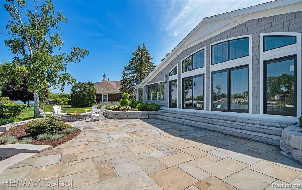 2210 Island Shore Drive
