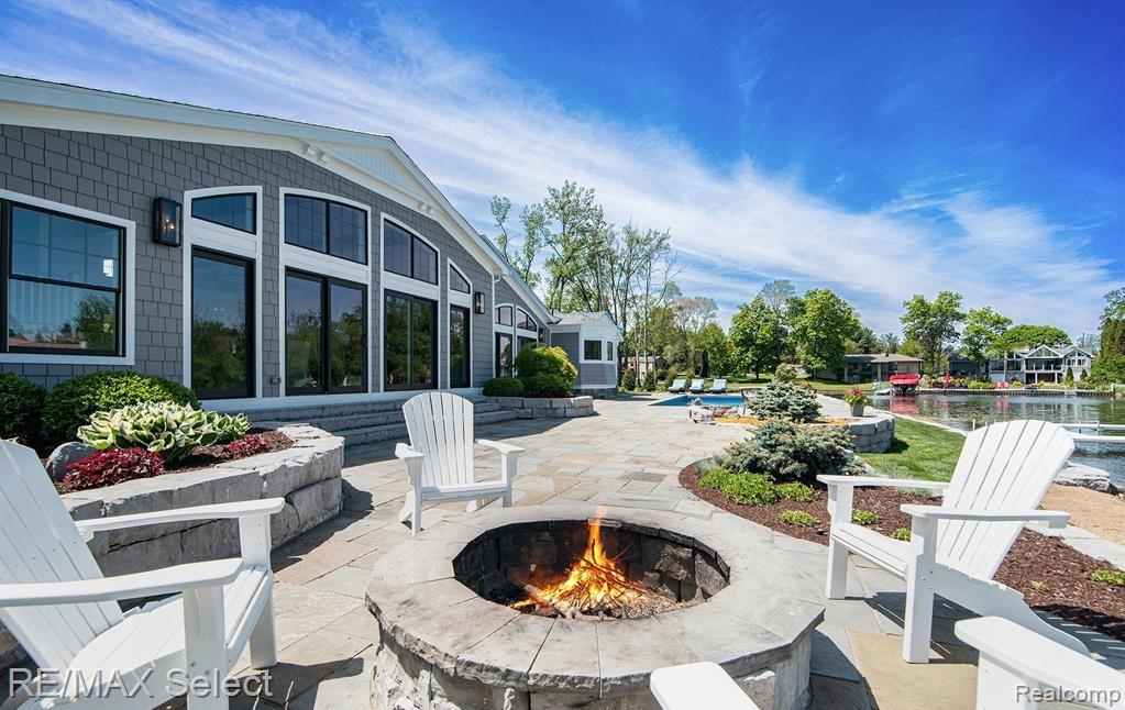 2210 Island Shore Drive