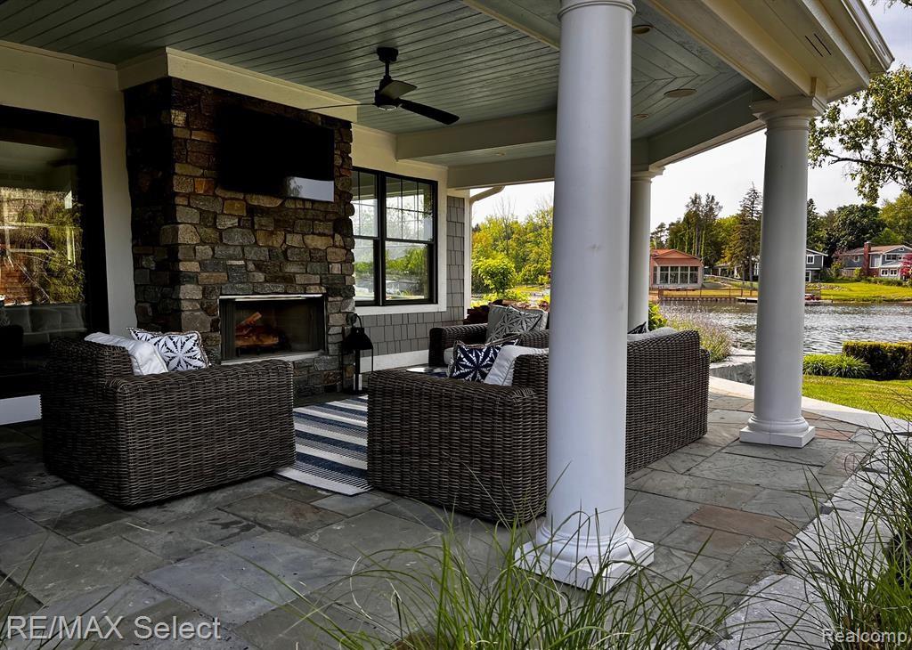 2210 Island Shore Drive