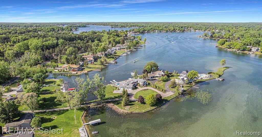 2210 Island Shore Drive