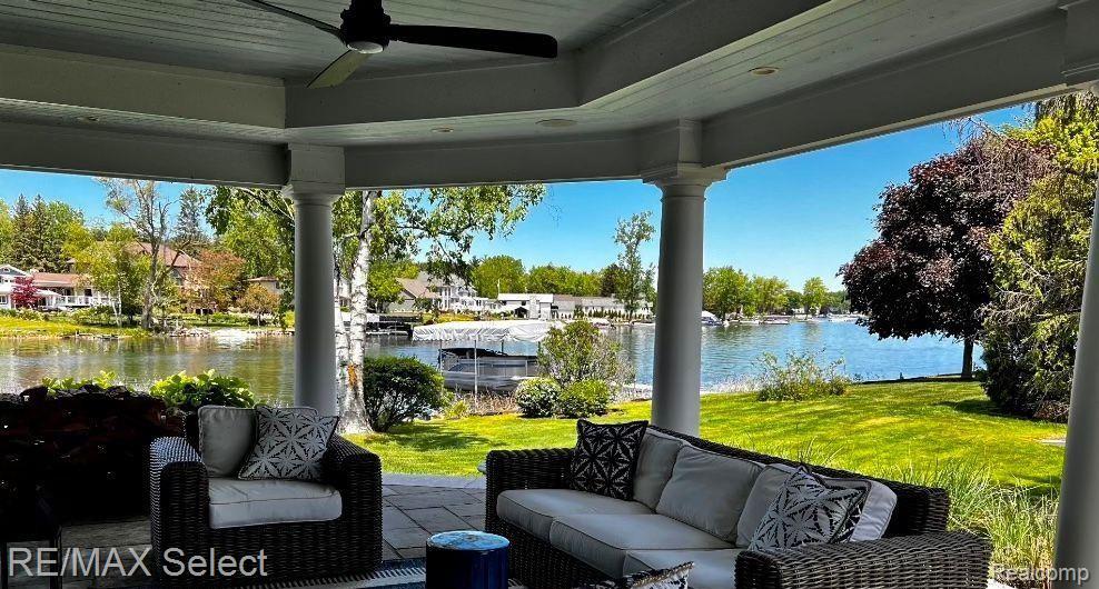 2210 Island Shore Drive