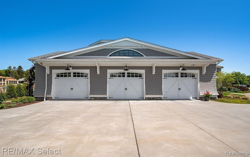 2210 Island Shore Drive