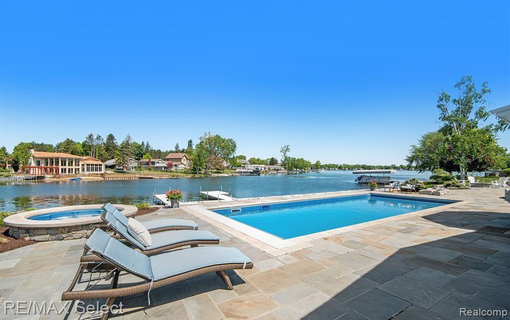 2210 Island Shore Drive