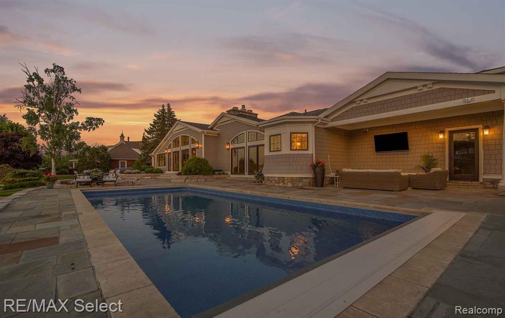 2210 Island Shore Drive