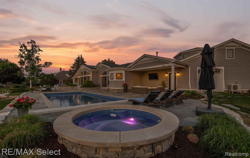 2210 Island Shore Drive