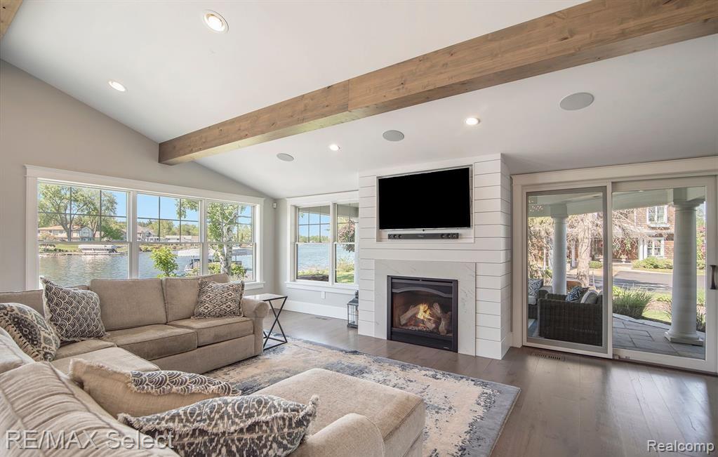 2210 Island Shore Drive