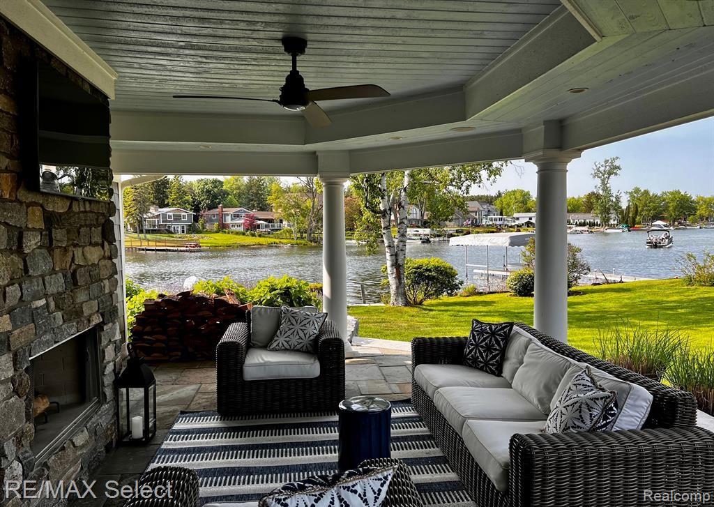 2210 Island Shore Drive
