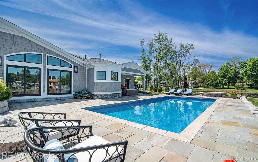 2210 Island Shore Drive