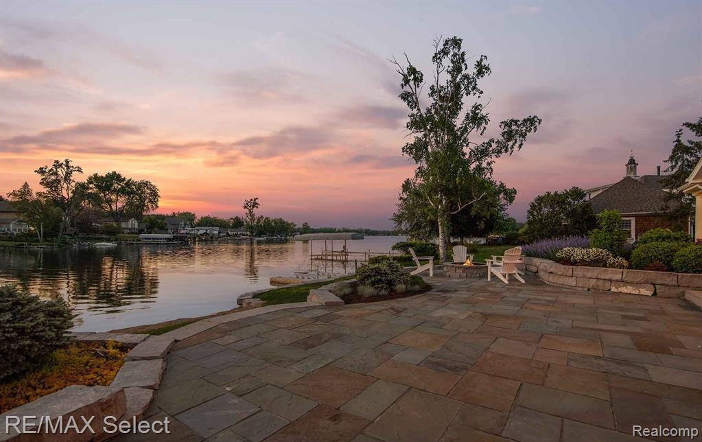 2210 Island Shore Drive