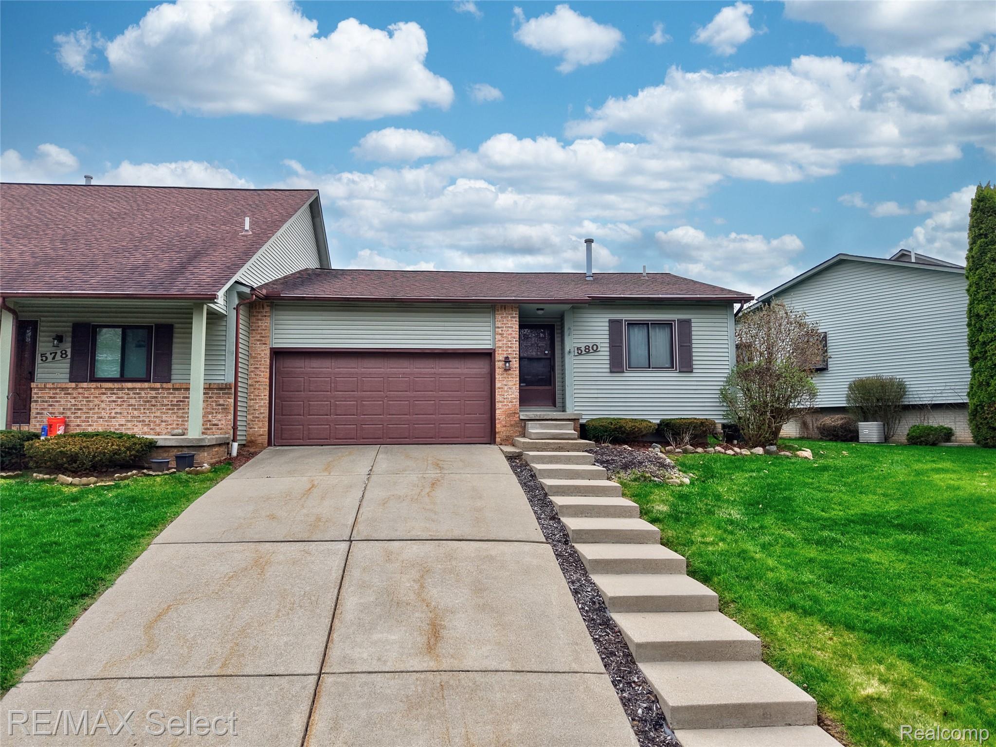 580 Oakbrook Circle