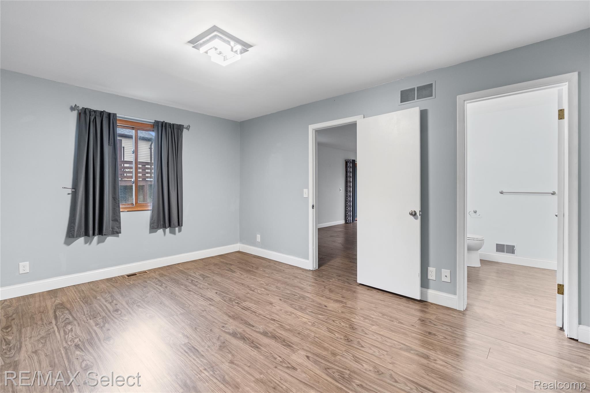 580 Oakbrook Circle