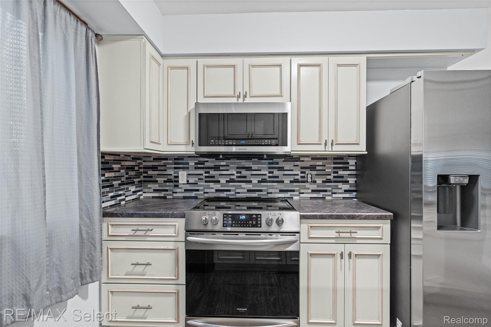 580 Oakbrook Circle