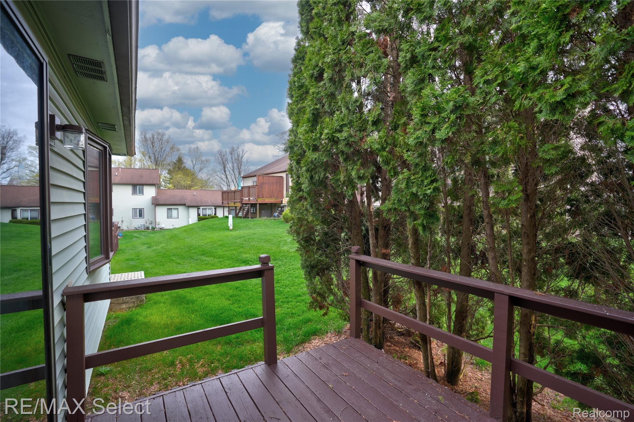 580 Oakbrook Circle
