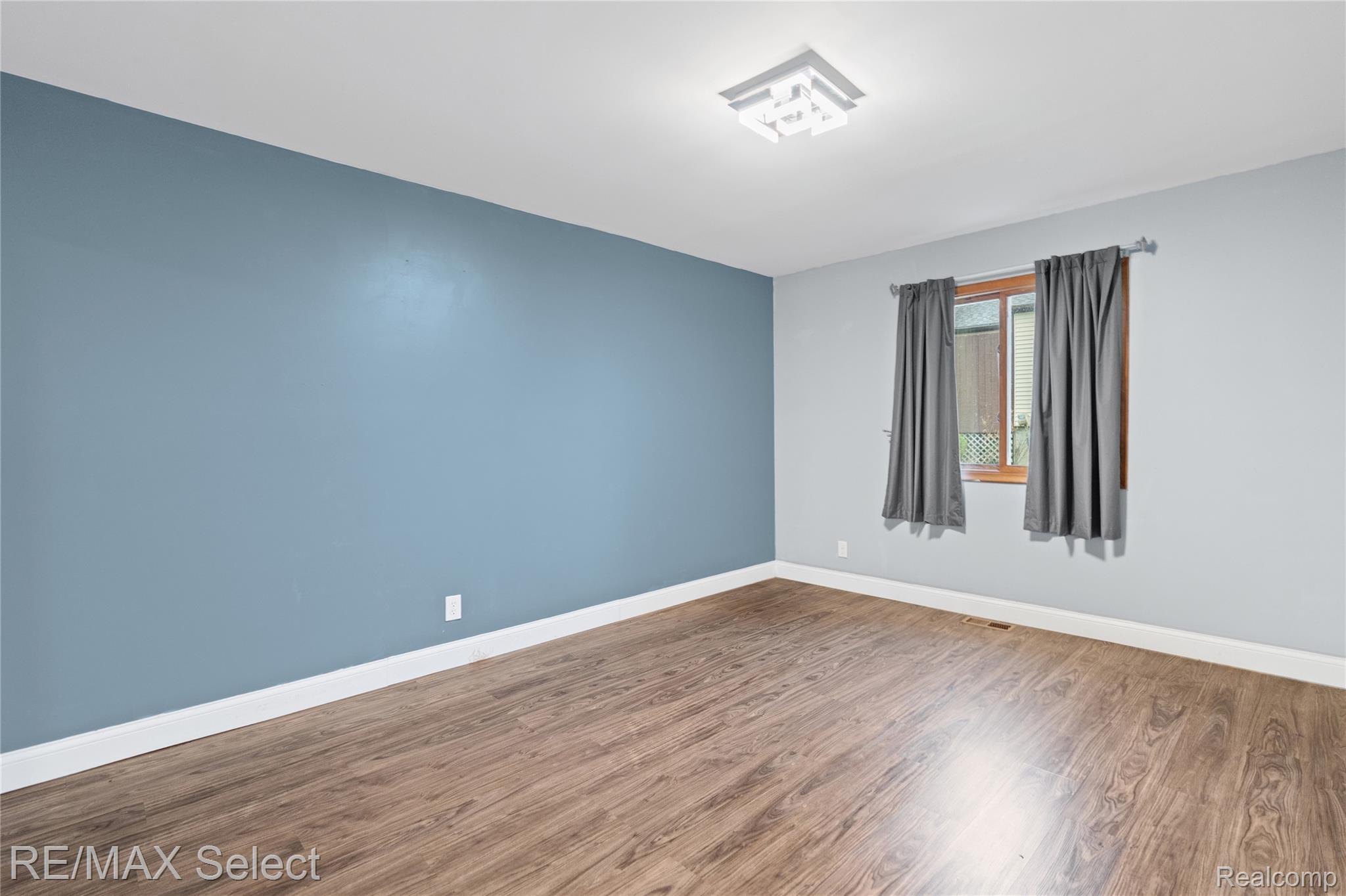 580 Oakbrook Circle