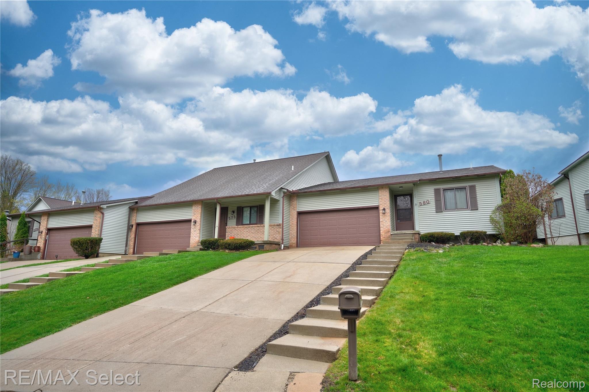 580 Oakbrook Circle